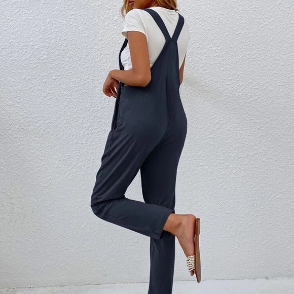 Solid Slant Pocket Overall Jumpsuit - Picture 3 of 6